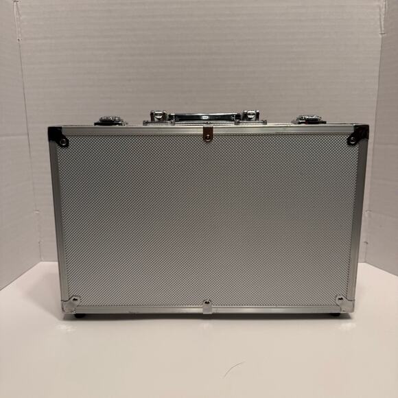 NIB complete poker chips and gaming gambling set - Picture 8 of 8